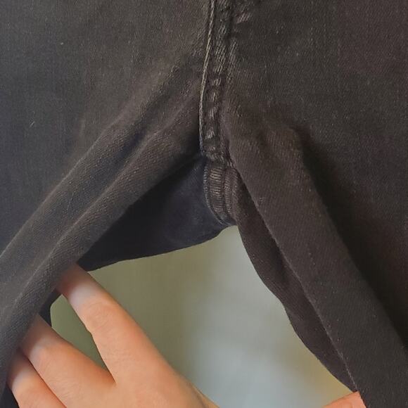 Levi's Flattering Soft Black Crop 711 Skinny Jeans ~Streetwear Flattering Casual - Picture 6 of 12